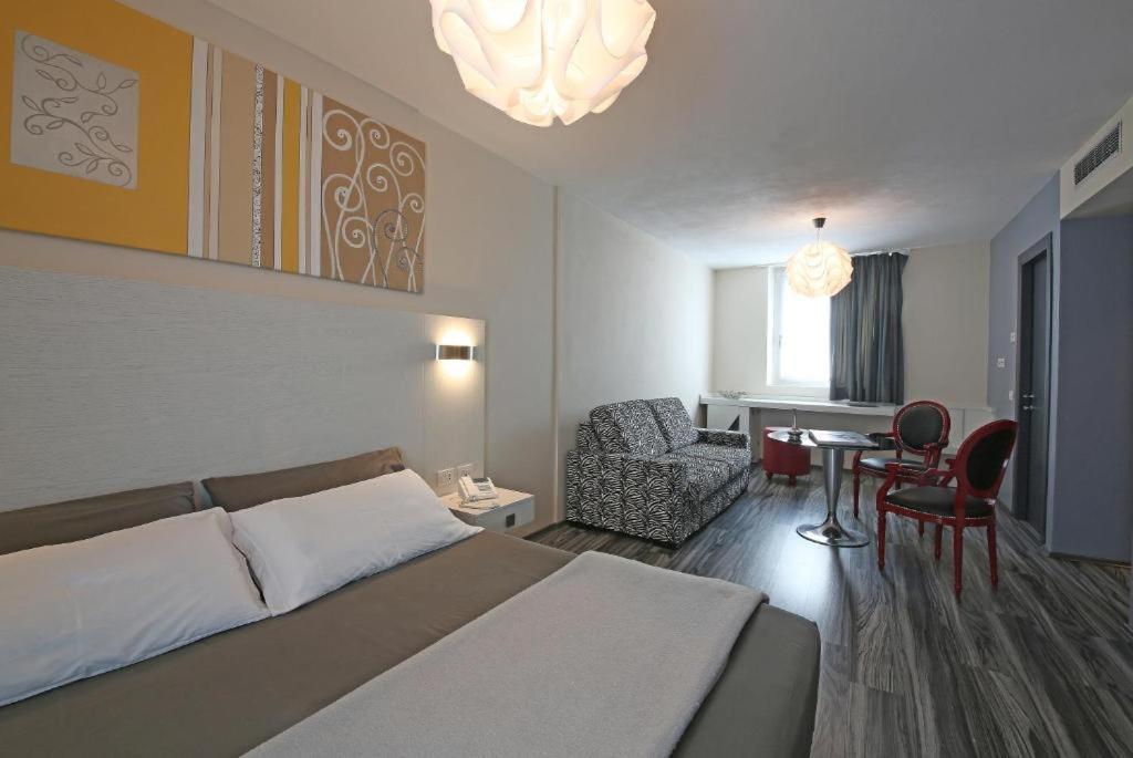 Happy Hotel Atelier Gardone Riviera Centro & Beach Eksteriør billede